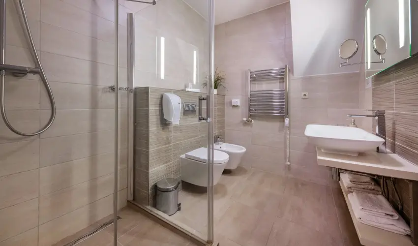 Hotel Kiss Tata - M�rcius 15.