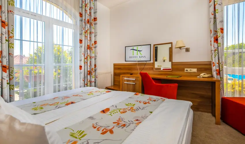 Hotel Kiss Tata - M�rcius 15.