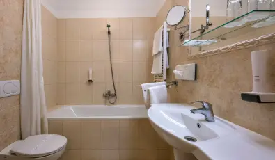 Hotel Kiss Tata