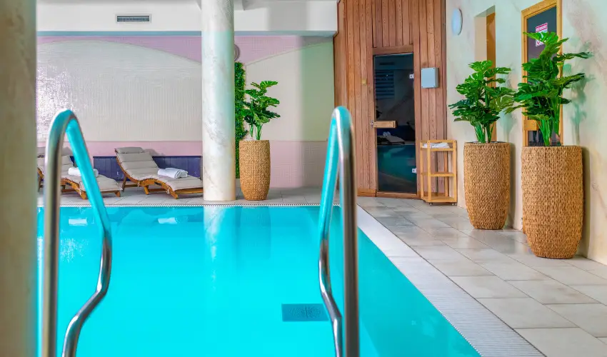 Hotel Kiss Tata - M�rcius 15.