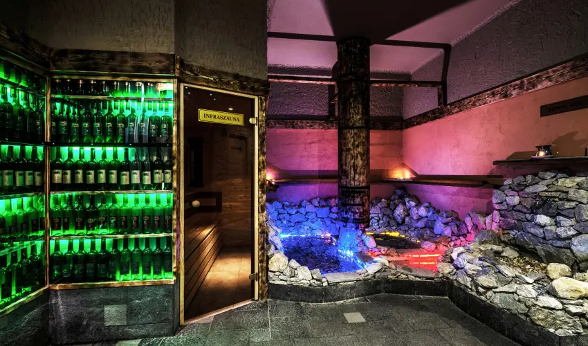 Hotel Korona Wellness, Rendezv�ny & Borhotel Eger Eger - M�rcius 15. 