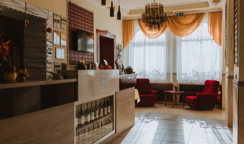 Hotel Korona Wellness, Rendezv�ny & Borhotel Eger Eger - M�rcius 15. 