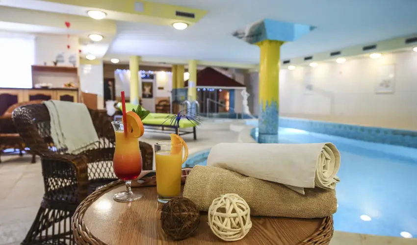 Hotel Korona Wellness, Rendezv�ny & Borhotel Eger Eger - M�rcius 15. 