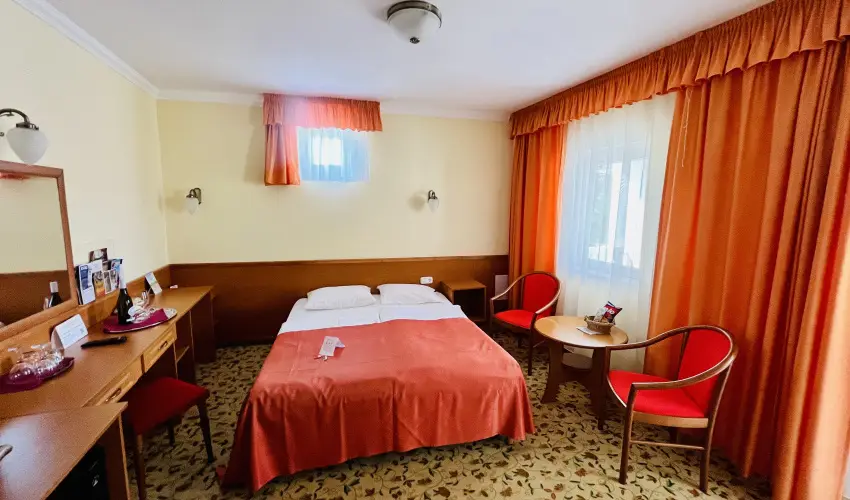 Hotel Korona Wellness, Rendezv�ny & Borhotel Eger Eger - M�rcius 15. 