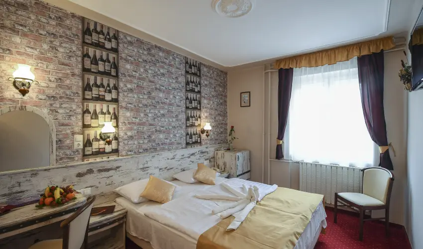 Hotel Korona Wellness, Rendezv�ny & Borhotel Eger Eger - M�rcius 15. 