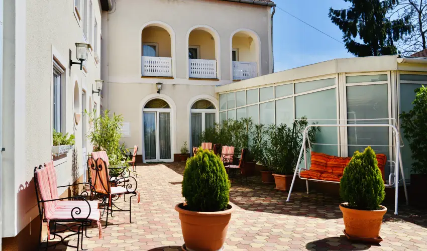 Hotel Korona Wellness, Rendezv�ny & Borhotel Eger Eger - M�rcius 15. 