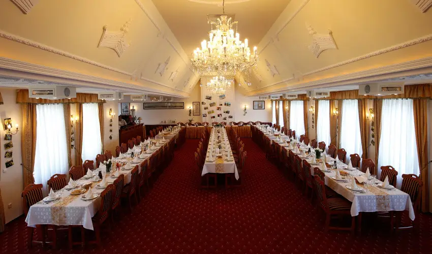 Hotel Korona Wellness, Rendezv�ny & Borhotel Eger Eger - M�rcius 15. 