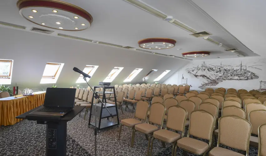 Hotel Korona Wellness, Rendezv�ny & Borhotel Eger Eger - M�rcius 15. 