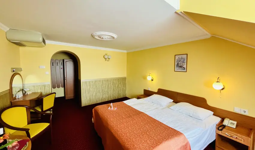 Hotel Korona Wellness, Rendezv�ny & Borhotel Eger Eger - M�rcius 15. 