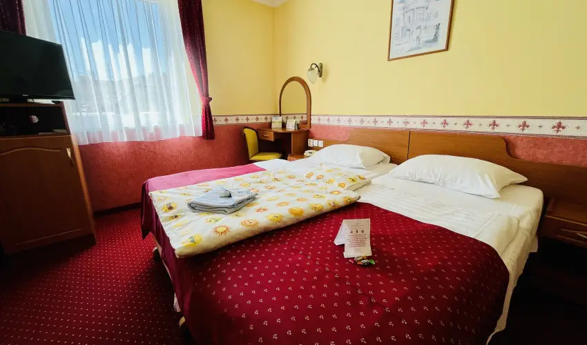 Hotel Korona Wellness, Rendezv�ny & Borhotel Eger Eger - M�rcius 15. 