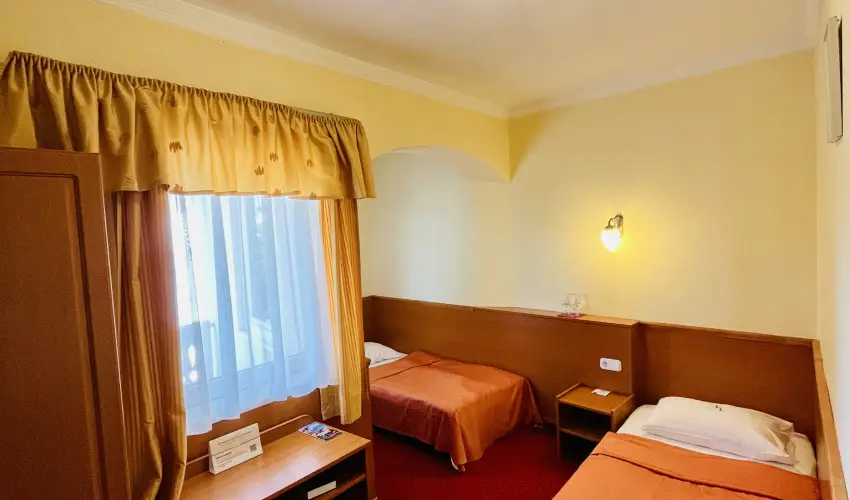 Hotel Korona Wellness, Rendezv�ny & Borhotel Eger Eger - M�rcius 15. 