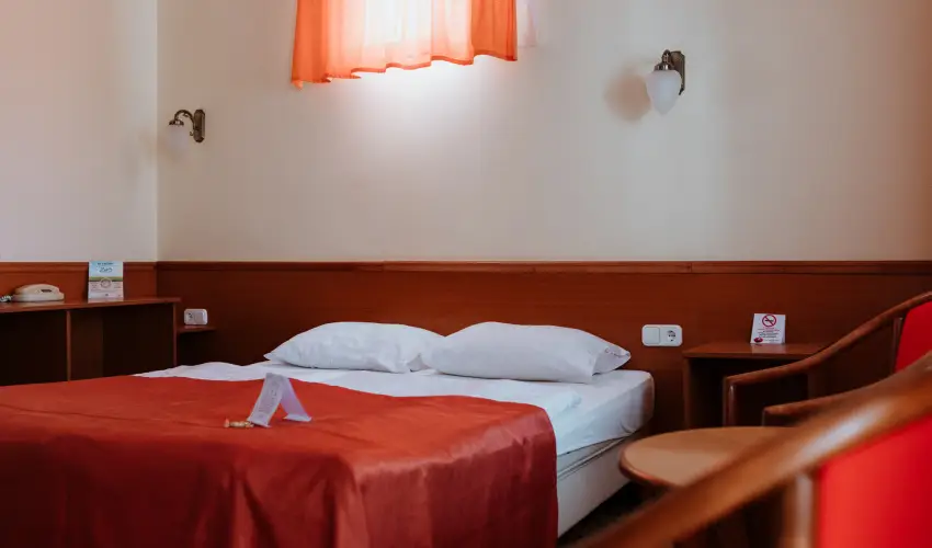 Hotel Korona Wellness, Rendezv�ny & Borhotel Eger Eger - M�rcius 15. 