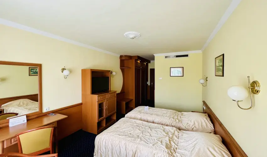 Hotel Korona Wellness, Rendezv�ny & Borhotel Eger Eger - M�rcius 15. 