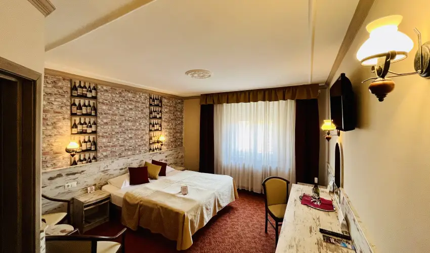Hotel Korona Wellness, Rendezv�ny & Borhotel Eger Eger - M�rcius 15. 