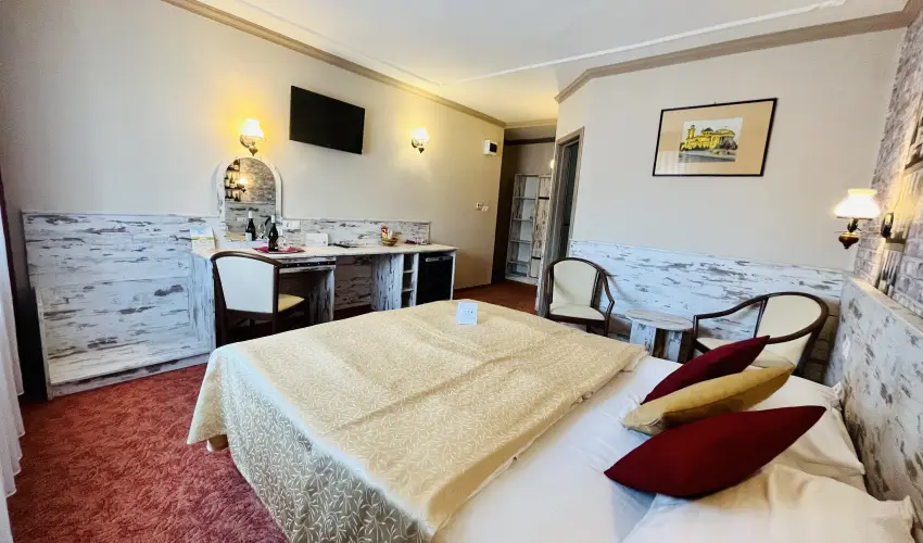 Hotel Korona Wellness, Rendezv�ny & Borhotel Eger Eger - M�rcius 15. 
