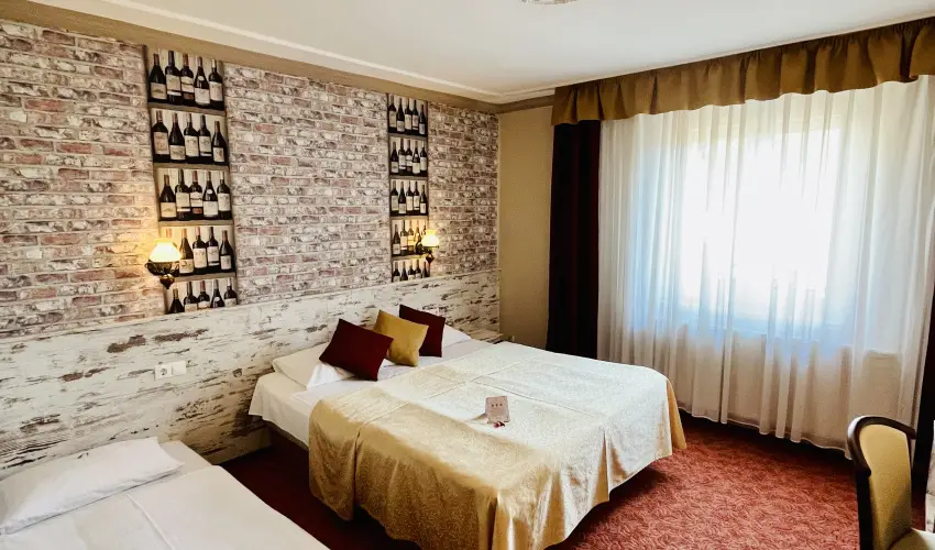Hotel Korona Wellness, Rendezv�ny & Borhotel Eger Eger - M�rcius 15. 
