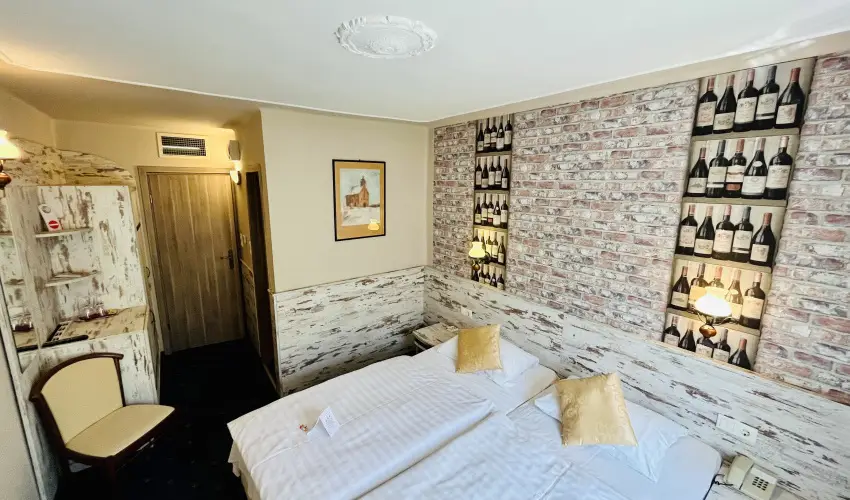 Hotel Korona Wellness, Rendezv�ny & Borhotel Eger Eger - M�rcius 15. 