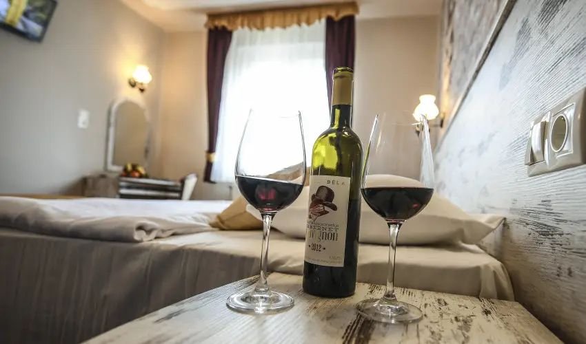 Hotel Korona Wellness, Rendezv�ny & Borhotel Eger Eger - M�rcius 15. 