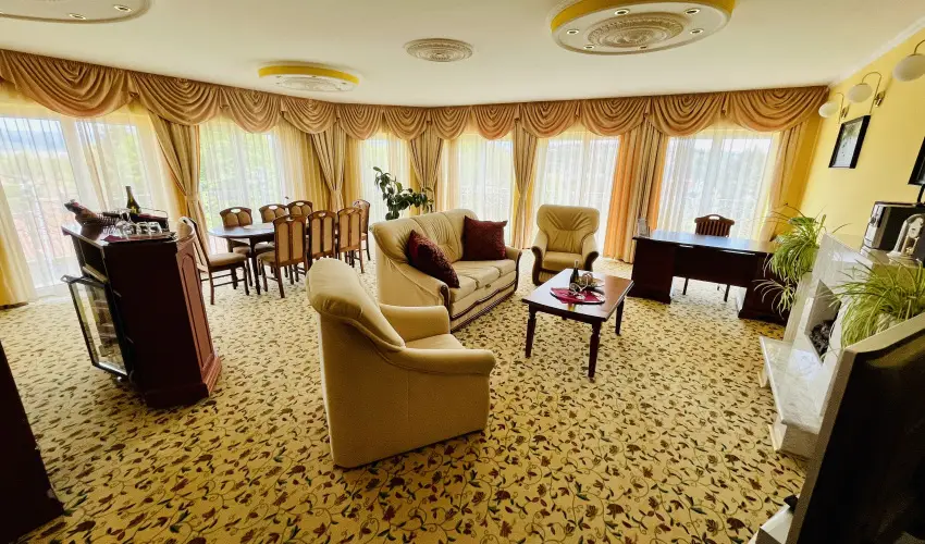 Hotel Korona Wellness, Rendezv�ny & Borhotel Eger Eger - M�rcius 15. 