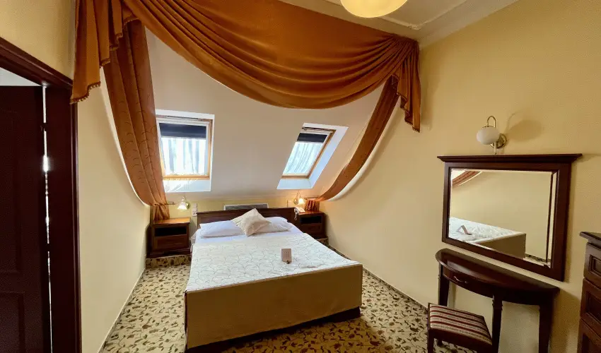 Hotel Korona Wellness, Rendezv�ny & Borhotel Eger Eger - M�rcius 15. 
