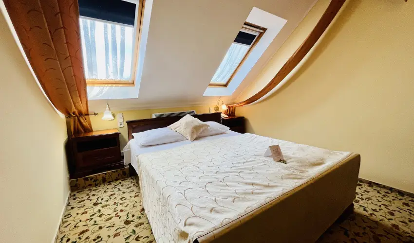 Hotel Korona Wellness, Rendezv�ny & Borhotel Eger Eger - M�rcius 15. 