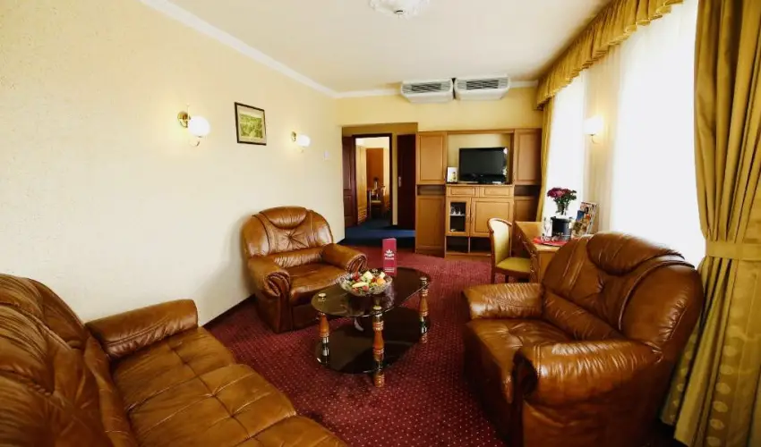 Hotel Korona Wellness, Rendezv�ny & Borhotel Eger Eger - M�rcius 15. 