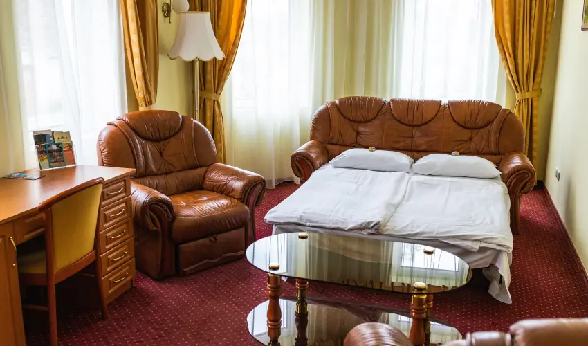 Hotel Korona Wellness, Rendezv�ny & Borhotel Eger Eger - M�rcius 15. 