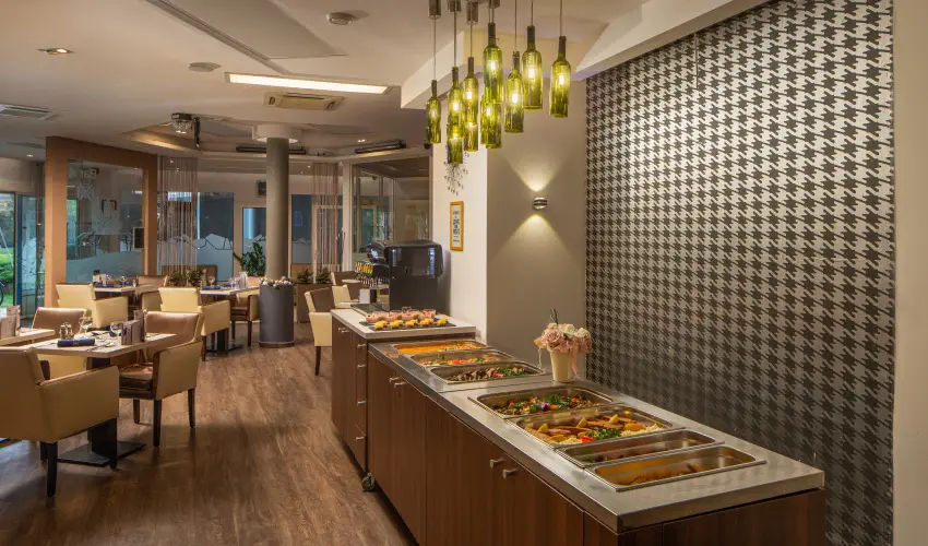 Krist�ly Hotel Keszthely - M�rcius 15. �nnepi h�tv�ge - teljes el�refizet�ssel (min. 2 �j)