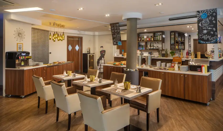 Krist�ly Hotel Keszthely - M�rcius 15. �nnepi h�tv�ge - teljes el�refizet�ssel (min. 2 �j)