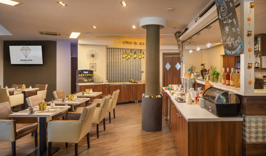 Krist�ly Hotel Keszthely - M�rcius 15. �nnepi h�tv�ge - teljes el�refizet�ssel (min. 2 �j)