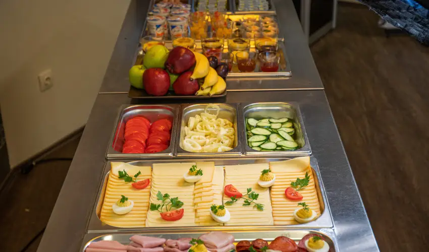 Krist�ly Hotel Keszthely - M�rcius 15. �nnepi h�tv�ge - teljes el�refizet�ssel (min. 2 �j)