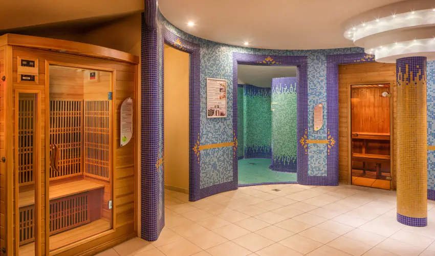 Krist�ly Hotel Keszthely - M�rcius 15. �nnepi h�tv�ge - teljes el�refizet�ssel (min. 2 �j)