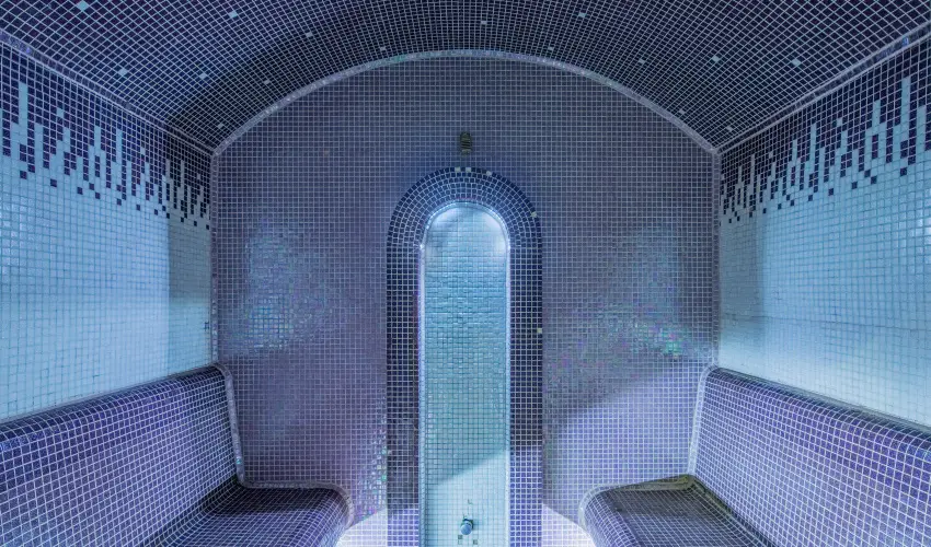 Krist�ly Hotel Keszthely - M�rcius 15. �nnepi h�tv�ge - teljes el�refizet�ssel (min. 2 �j)