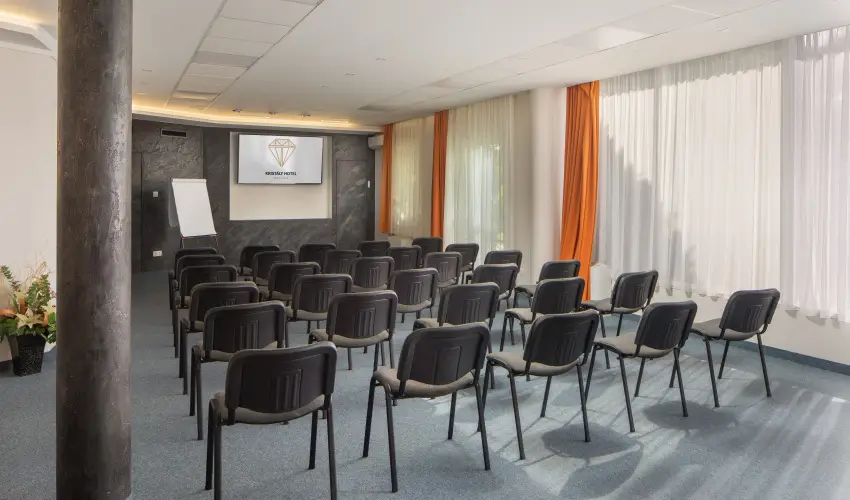 Krist�ly Hotel Keszthely - M�rcius 15. �nnepi h�tv�ge - teljes el�refizet�ssel (min. 2 �j)