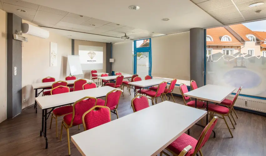 Krist�ly Hotel Keszthely - M�rcius 15. �nnepi h�tv�ge - teljes el�refizet�ssel (min. 2 �j)