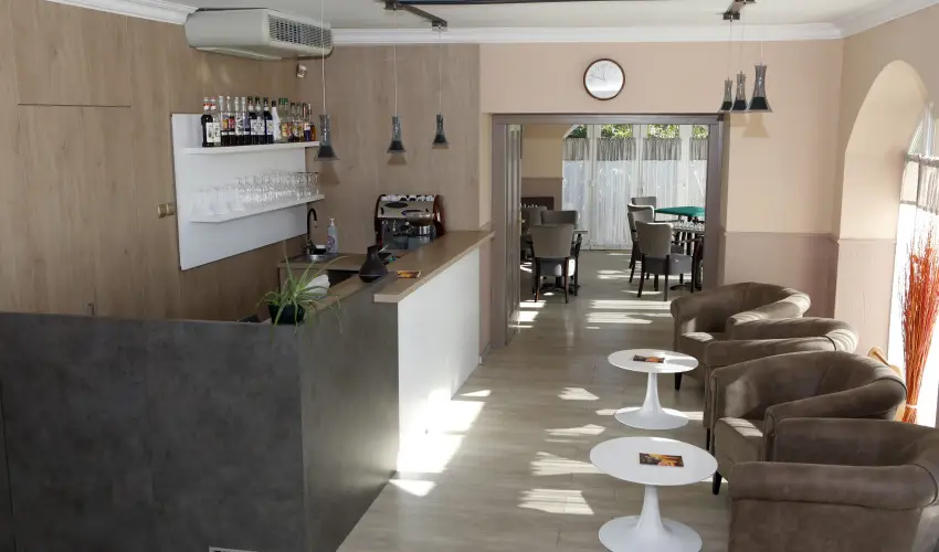 Hotel Laroba Als��rs - M�rcius 15. 
