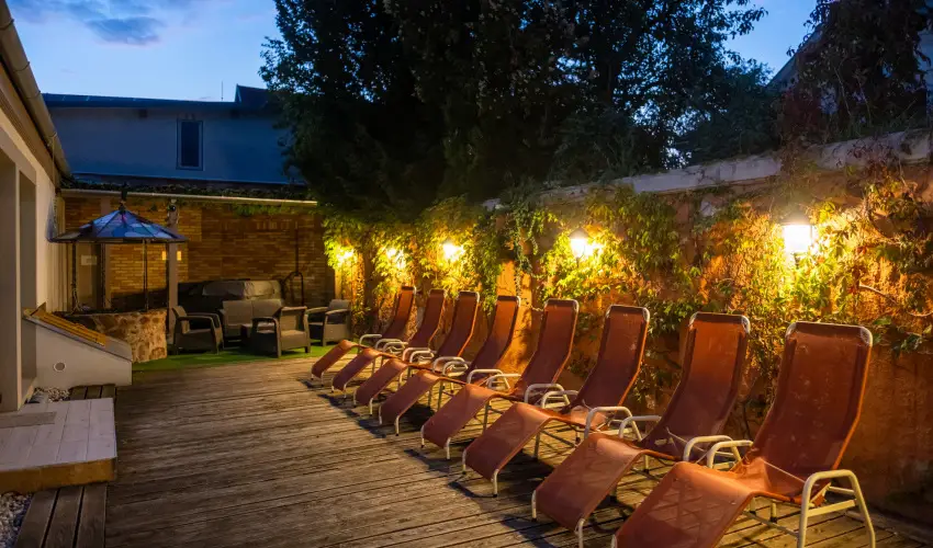 Hotel Laroba Als��rs - M�rcius 15. 