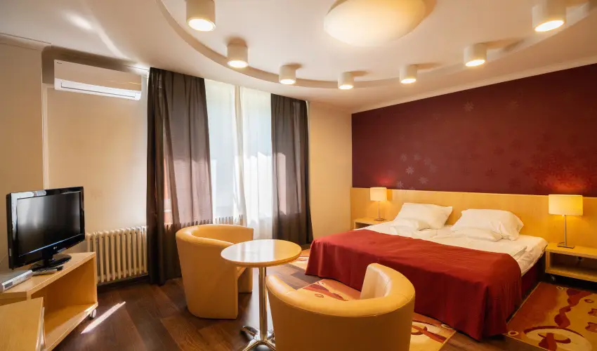 Laterum Hotel P�cs - M�rcius 15. 