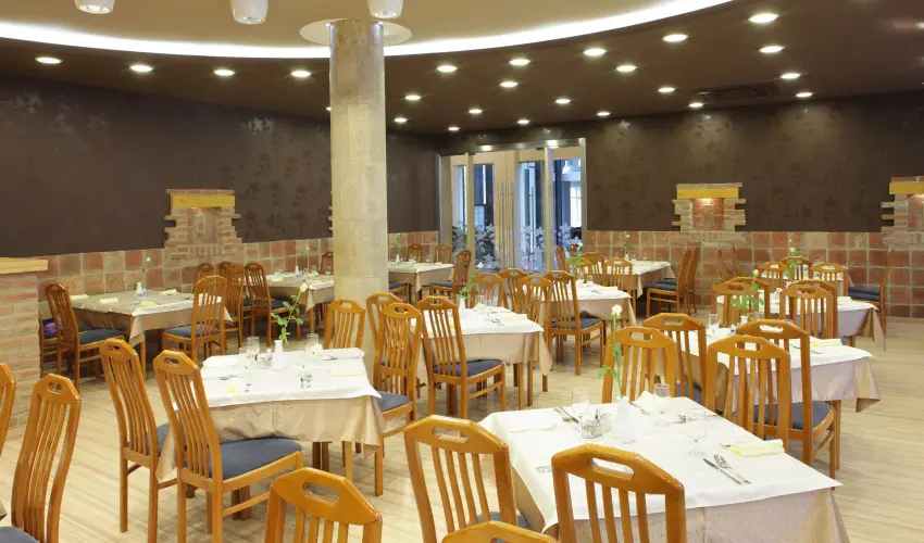 Laterum Hotel P�cs - M�rcius 15. 