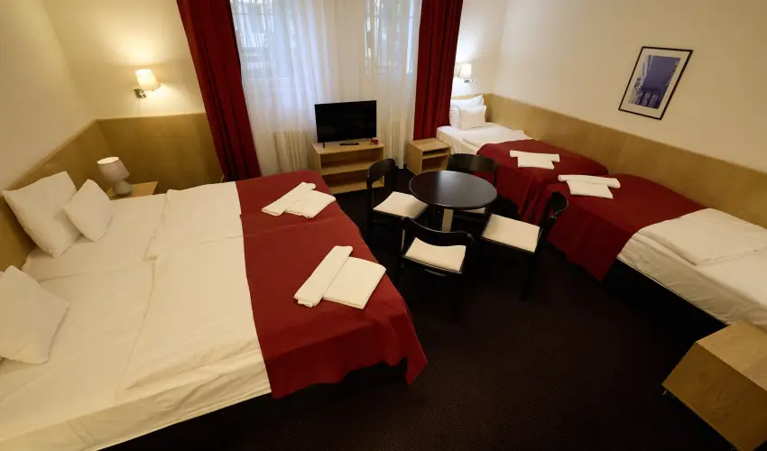 Laterum Hotel P�cs - M�rcius 15. 