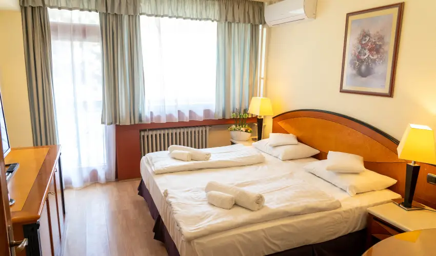 Majerik Hotel H�v�z - M�rcius 15. 