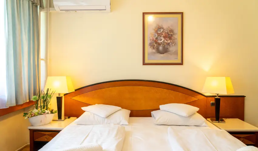 Majerik Hotel H�v�z - M�rcius 15. 