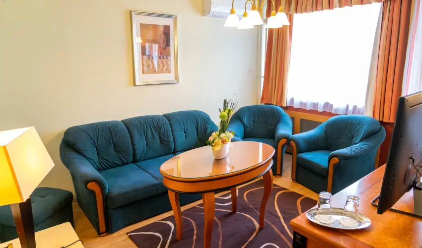 Majerik Hotel H�v�z - M�rcius 15. 
