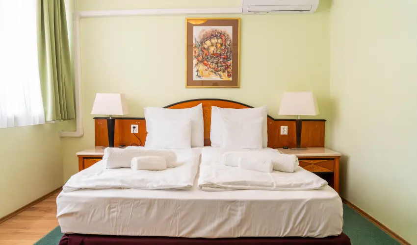 Majerik Hotel H�v�z - M�rcius 15. 