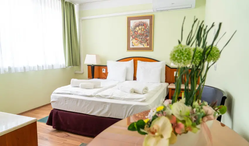 Majerik Hotel H�v�z - M�rcius 15. 