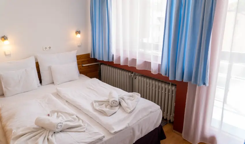 Majerik Hotel H�v�z - M�rcius 15. 