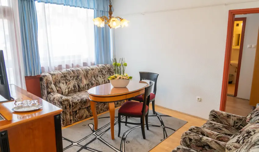 Majerik Hotel H�v�z - M�rcius 15. 