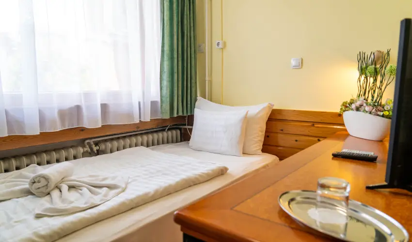 Majerik Hotel H�v�z - M�rcius 15. 