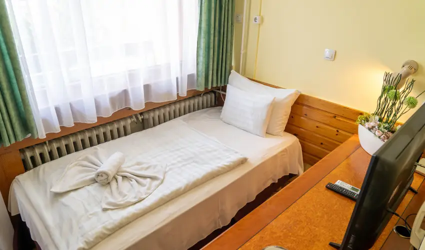 Majerik Hotel H�v�z - M�rcius 15. 