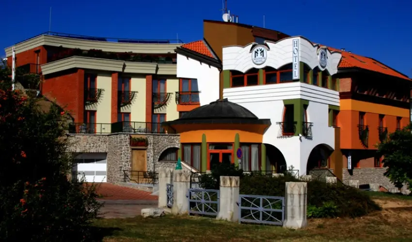 S�ndor Hotel P�cs - M�rcius 15.  (min. 2 �j)